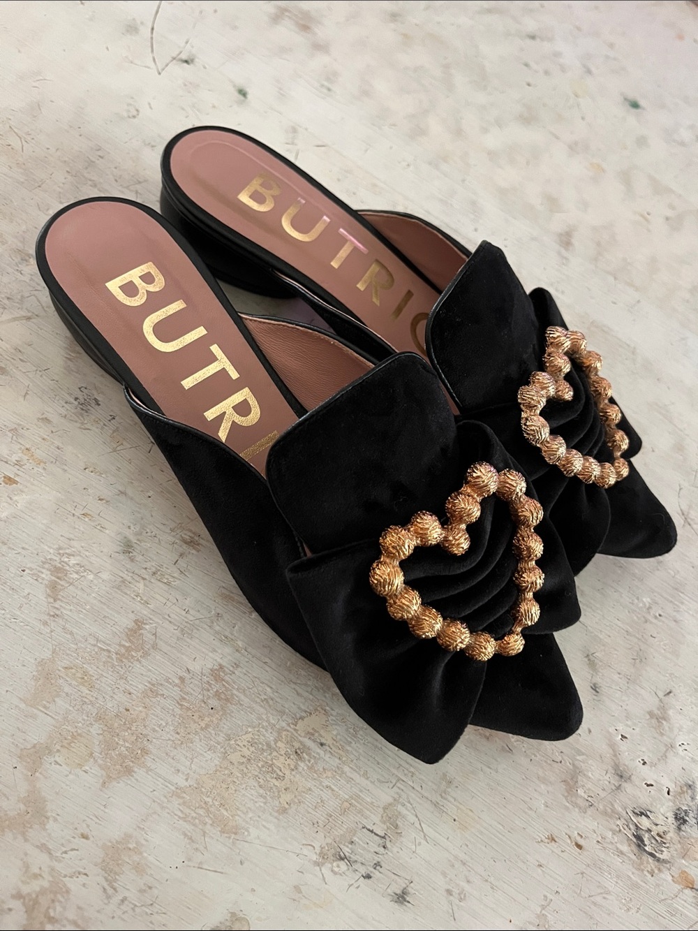 BUTRICH FANNY MULES in black with gold heart | size 39 or 9